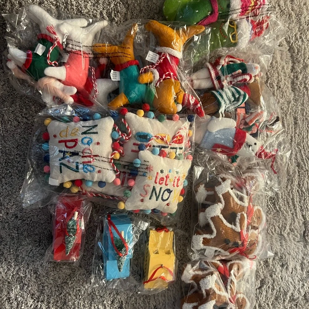 24 ornaments nwt